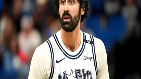 “图：武磊受伤离场，奥帅连下两城，海港2-1西海岸保住领先”